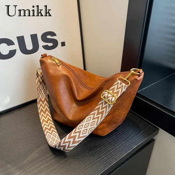 Women-Versatile-Hobo-Bags-with-Wide-Strap-Soft-Crossbody-Bag-Large-Capacity-Zipper-Closure-Daily-Purse-4